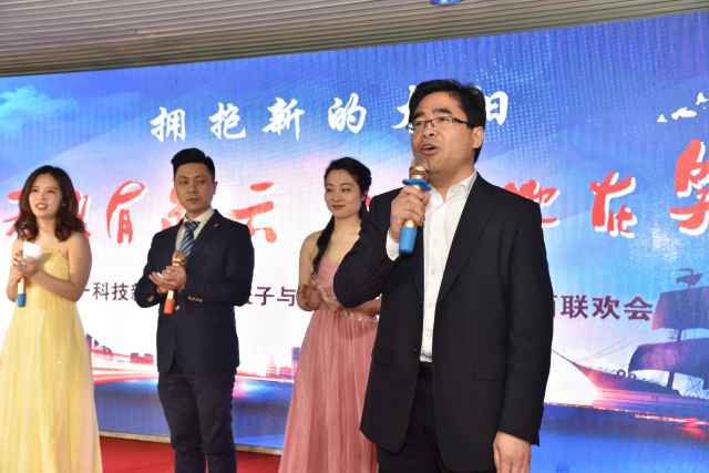 1496500754261733.jpg 2-承办方华东分院董事长季超致欢迎辞.jpg