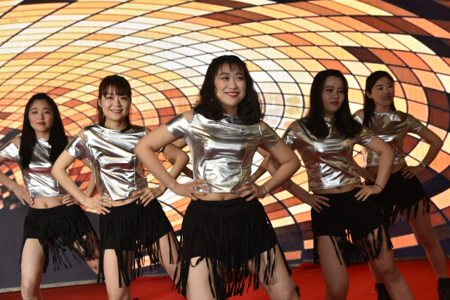 1496500833388078.jpg 6-华东工业院热舞《Shake it》.jpg