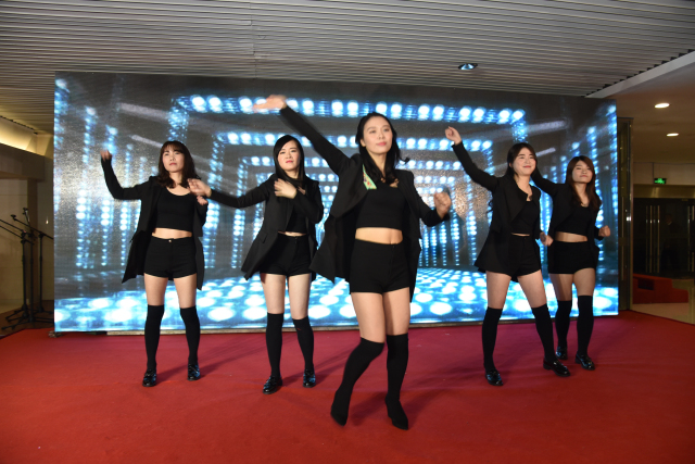 1496500869688534.jpg 8-苏州分院热舞《百变女王》.jpg