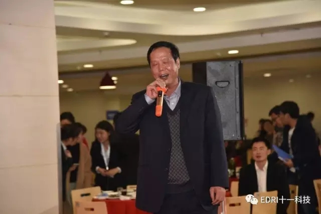 1496501134430039.jpg 22-何平同志演唱《篱笆墙的影子》.webp.jpg