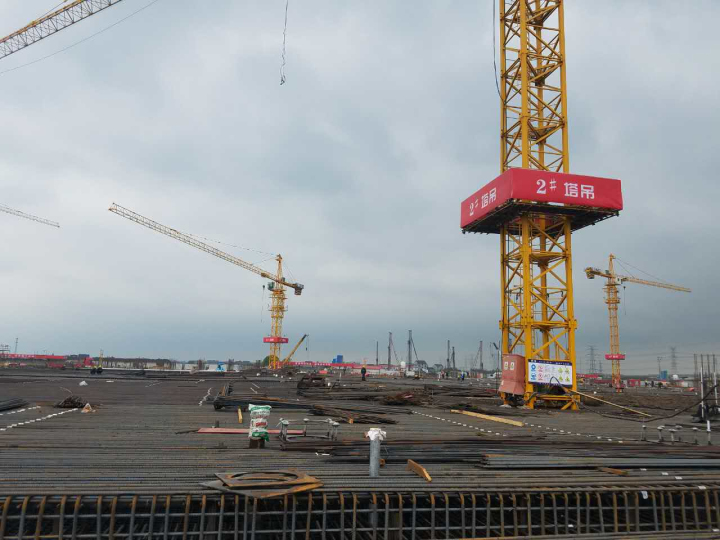 1496507010390536.jpg 8-赵振元同志冒雨视察华力工地.jpg